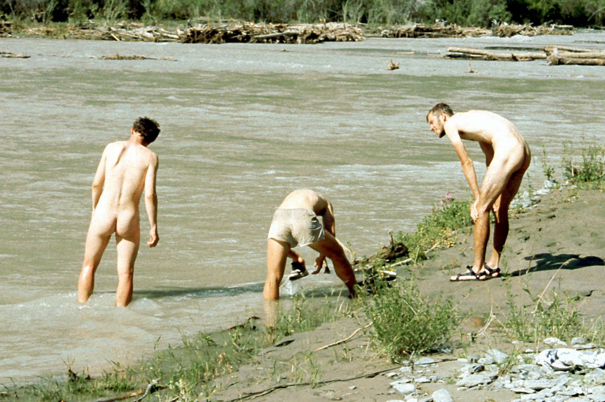 Koupel po překonání řeky (Bobr, Cipísek, Marvin)