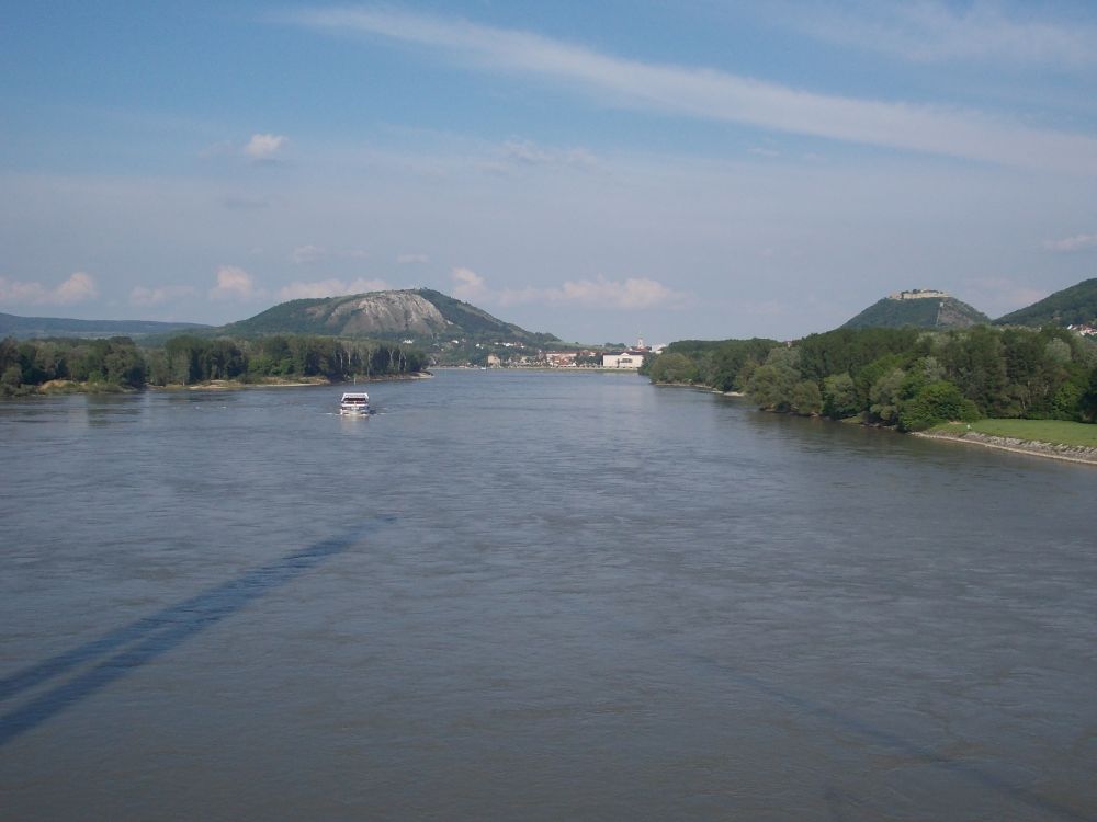 Dunaj a městečko Heinburg
