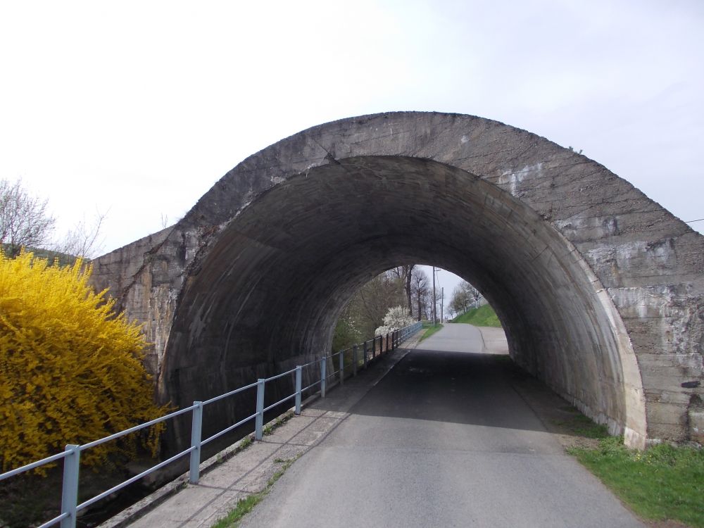 Most nedokončené Baťovy silnice v Ludkovicích