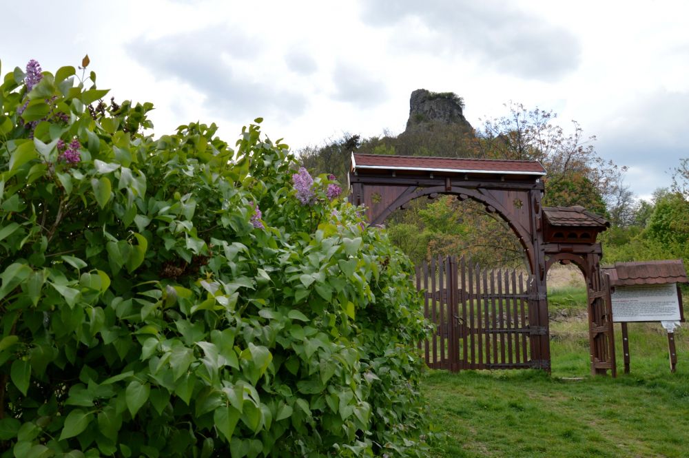 Hajnáčka - brána zříceninu stejnojmenné hradu