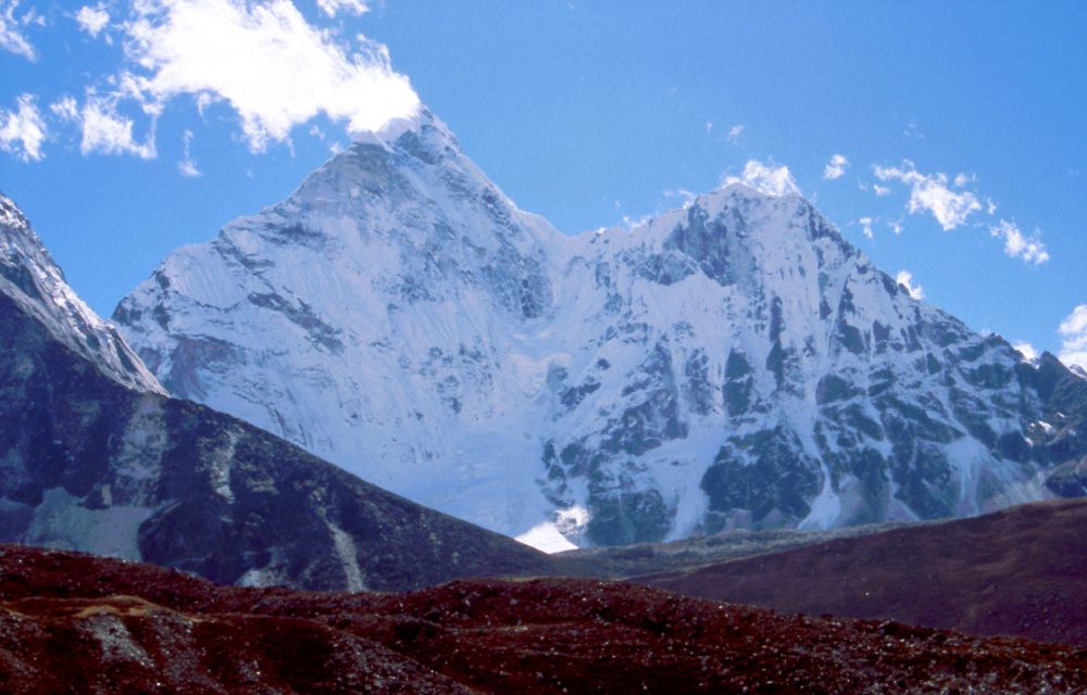 Jižní stěna hor Lhotse (8 516 m)a Lhotse Šar (8 383 m)