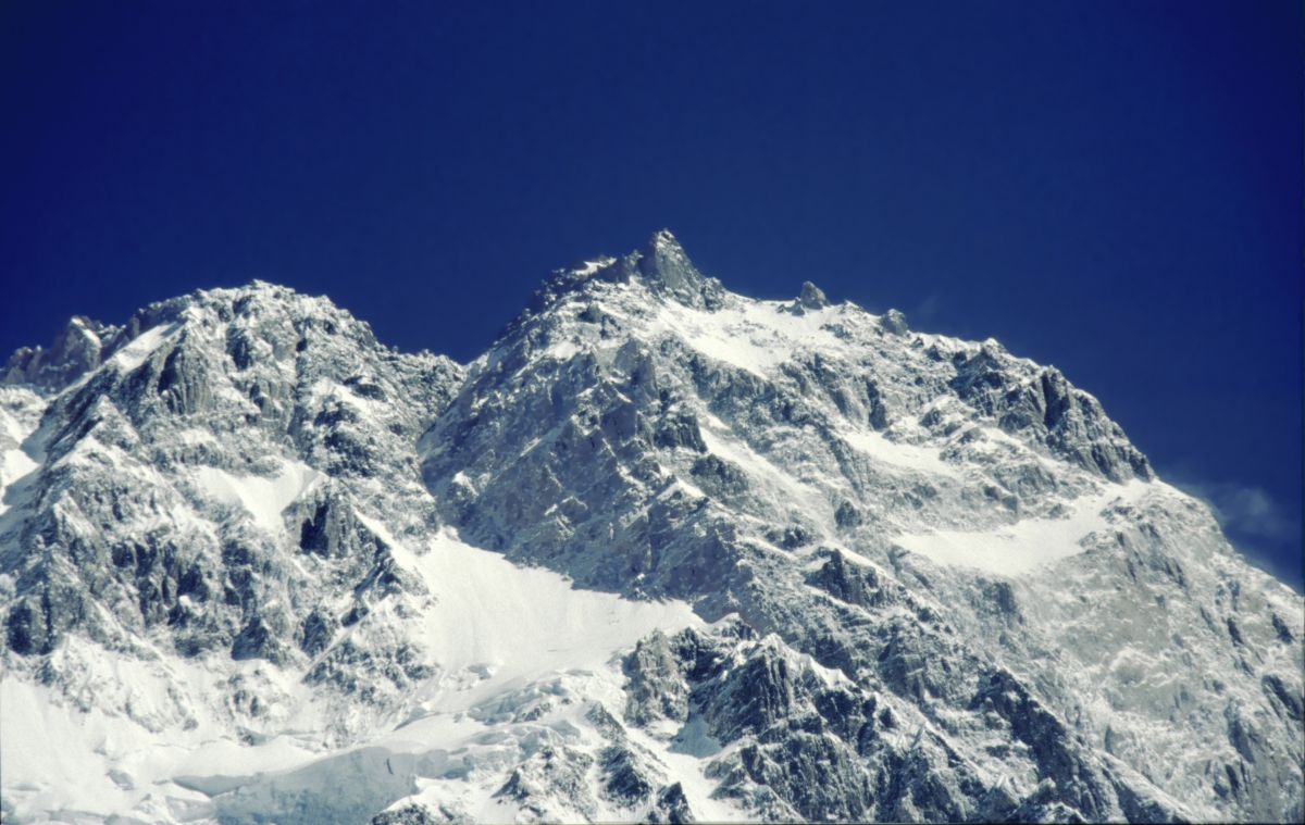Rupal: vrchol Nanga Parbat od Shaigiri