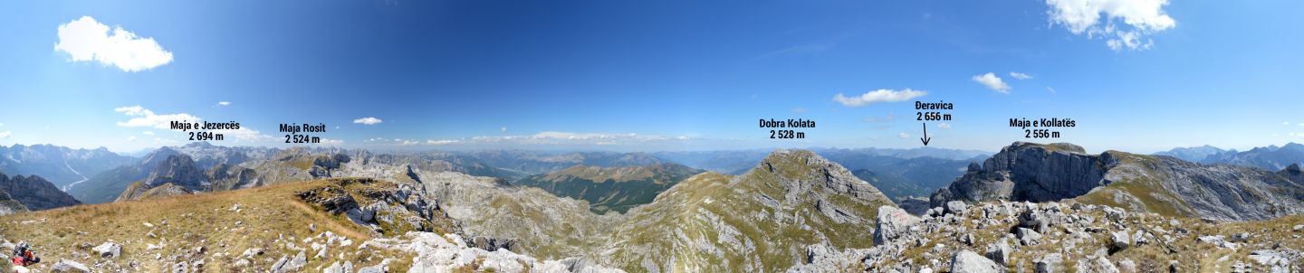 Na vrcholu hory Zla Kolata (2534 m), na nejvyšším bodu Černé hory; panoráma 360 stupňů
