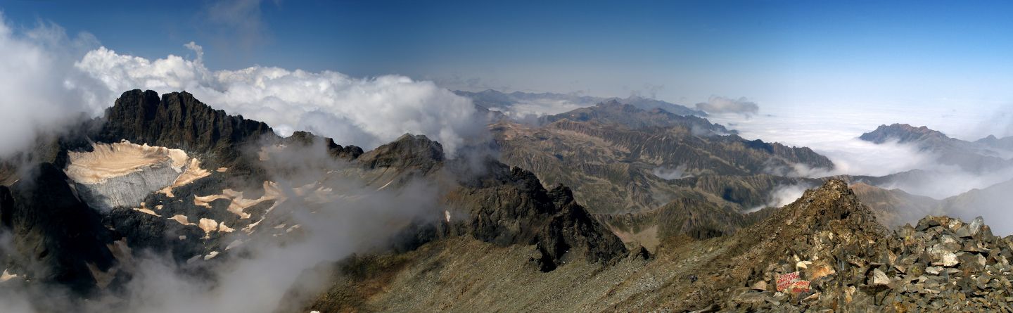 Kaçkar, na vrcholu Kaçkar Dağ (3937 m; nejvyšší hora celého pohoří)