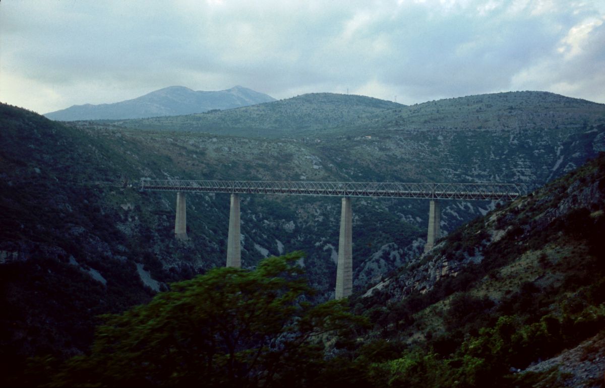Železniční most Mala Mrtvica cestou do Podgorice