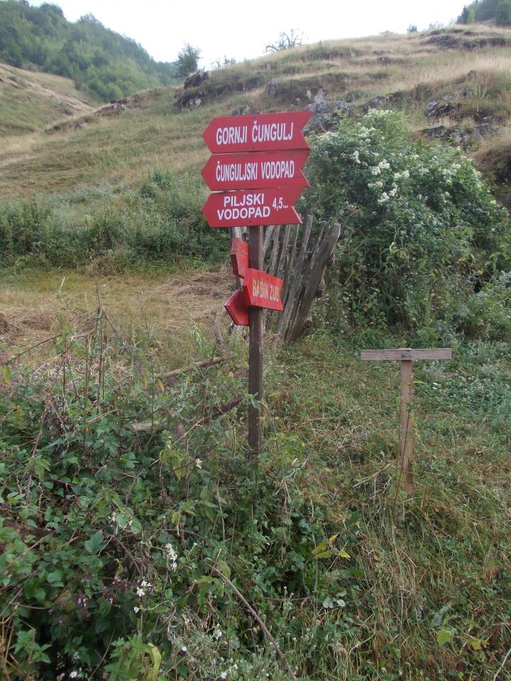 Nové rozcestníky a značky v okolí vesničky Topli do