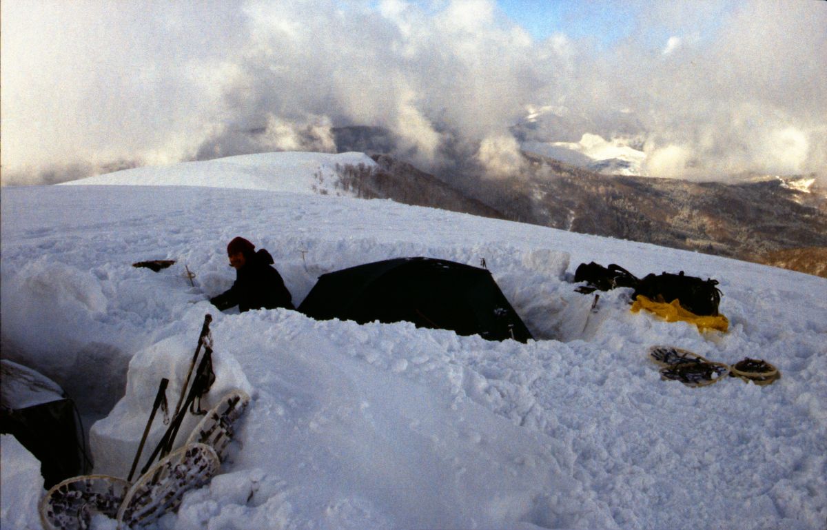 Ráno zasypáni sněhem na hřebenu poloniny Svidovec nad Rachovem