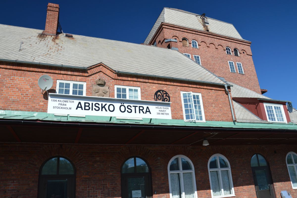 Nádraží Abisko Östra, odtud jede přímý vlak do Stockholmu
