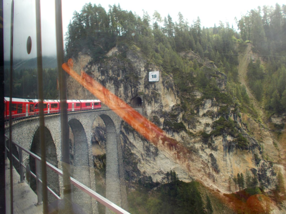 Bernina express a prý nejznámější viadukt