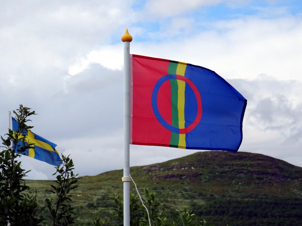 Fjällnäs, sámská vlajka
