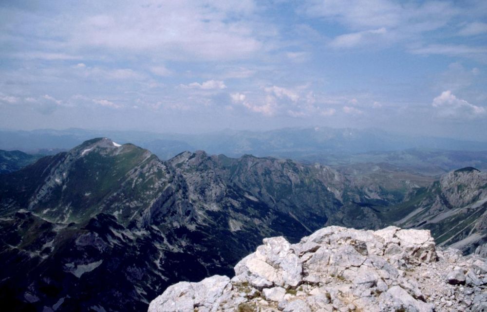 Durmitor z Bobotova Kuku, vlevo Prutas, vzadu Bosna