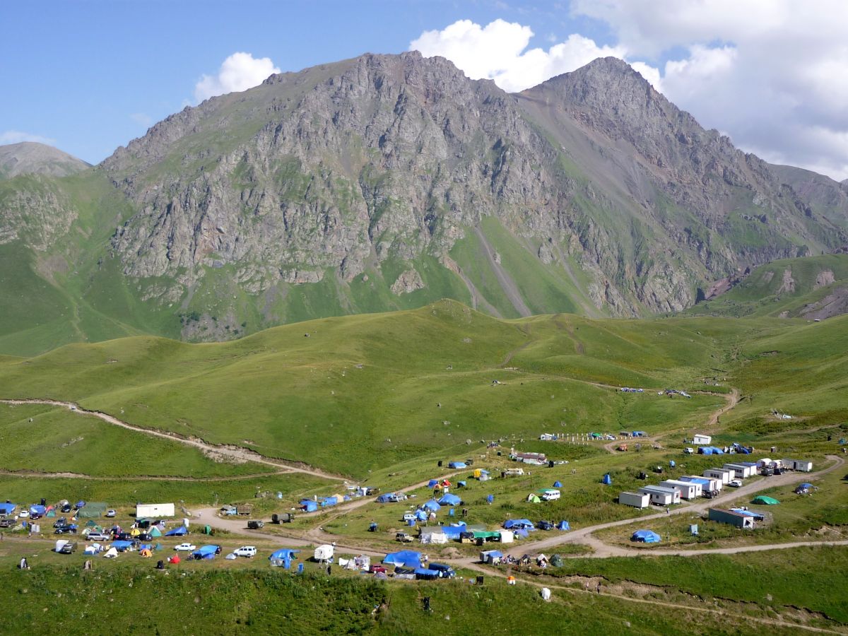 Kavkaz, Džily su: neoficiální lázně na severní straně Elbrusu