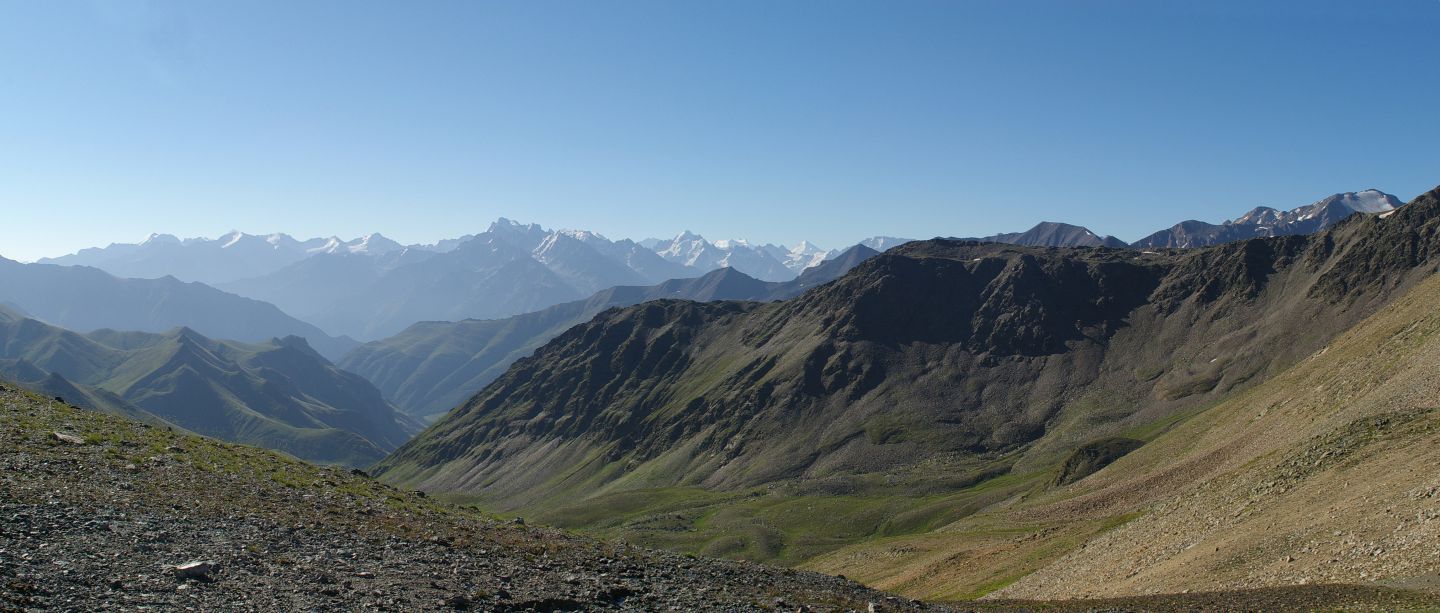 Kavkaz, sedlo Kyrtykaus; obcházíme Elbrus z východu