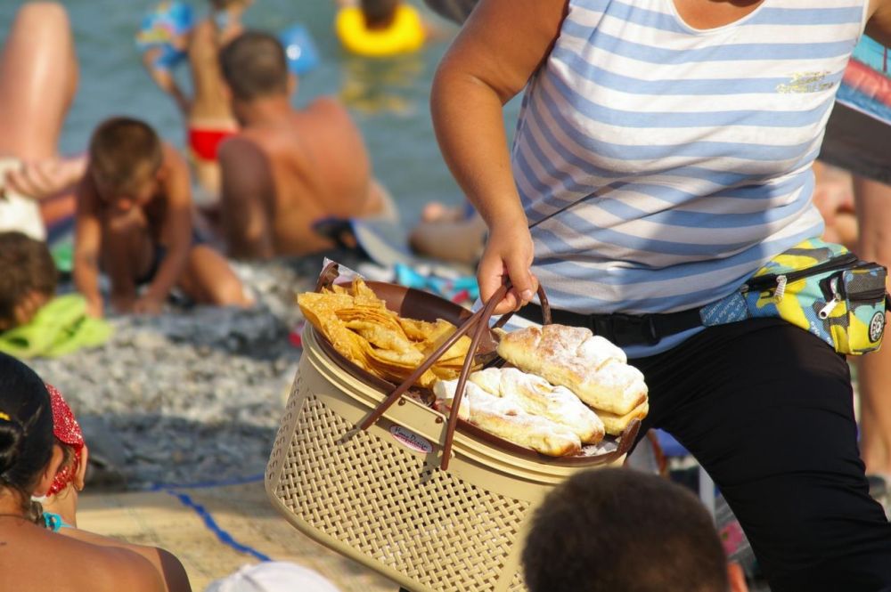 Krym, Alušta - prodavačka na pláži