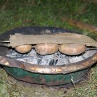 Popis: Kavkaz, koš Churzuk - večerní pečení brambor