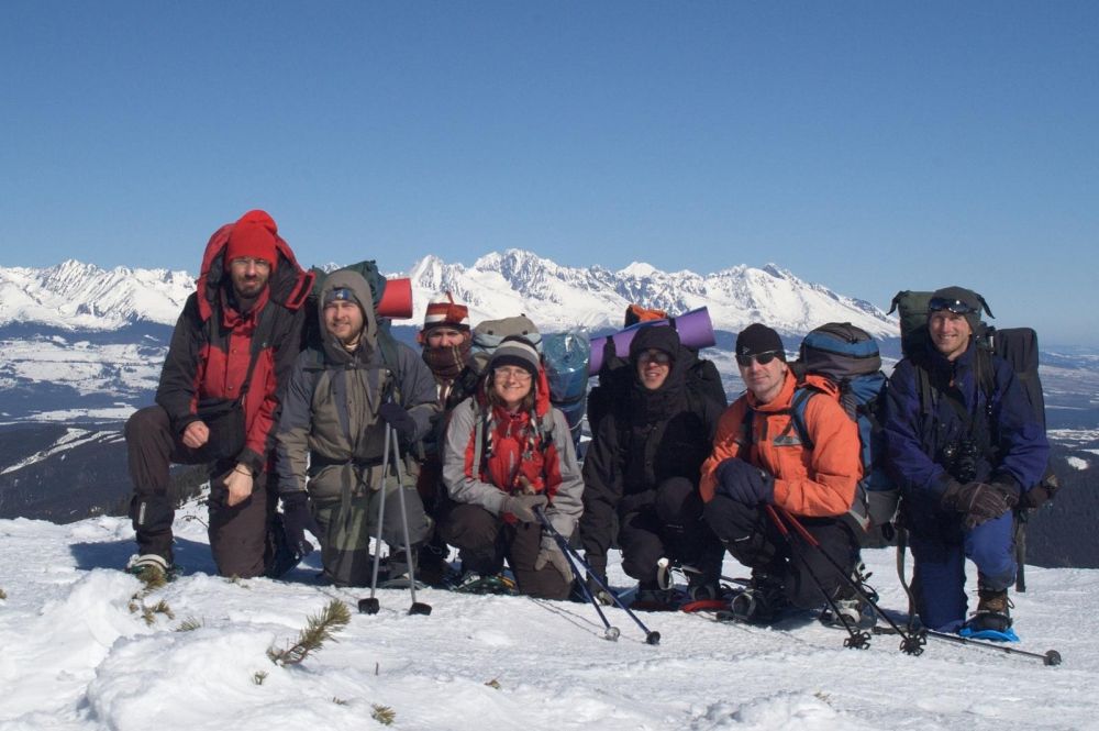 Celá výprava na Velǩé Vápenici, vzadu Velké Tatry