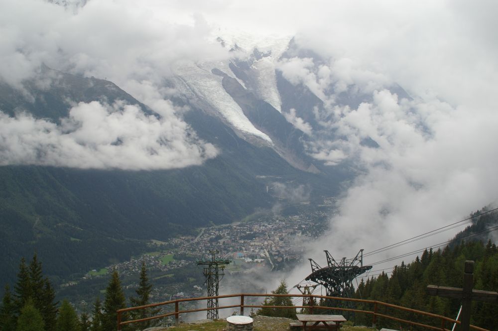 Chamonix a Mont Blanc v mlze