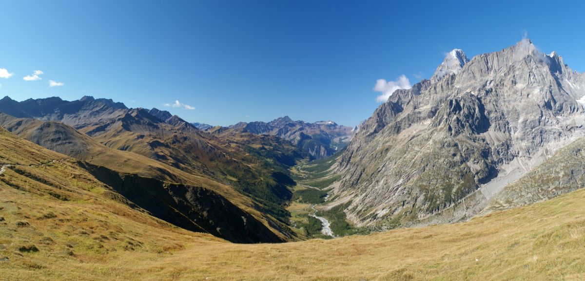 Údolí Ferret z Col du Grand Ferret (2537 m)