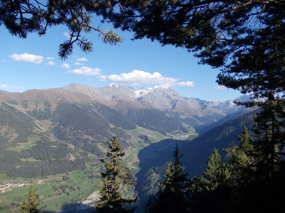 La Belvedére  - nad jezerem Champex - pohled k průsmyku Sv. Bernarda