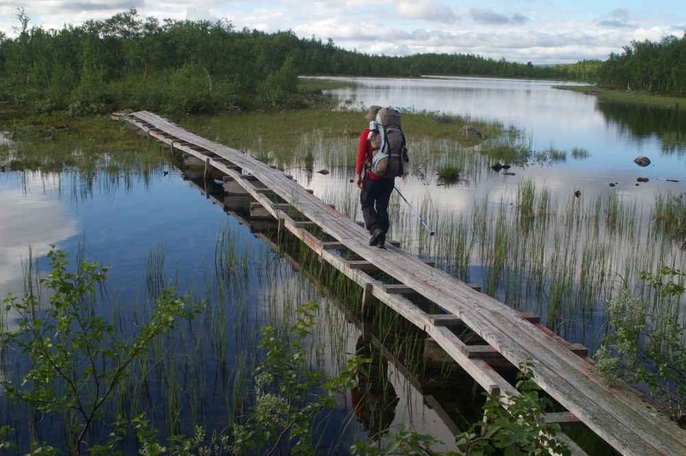 Na chodníku přes jezero