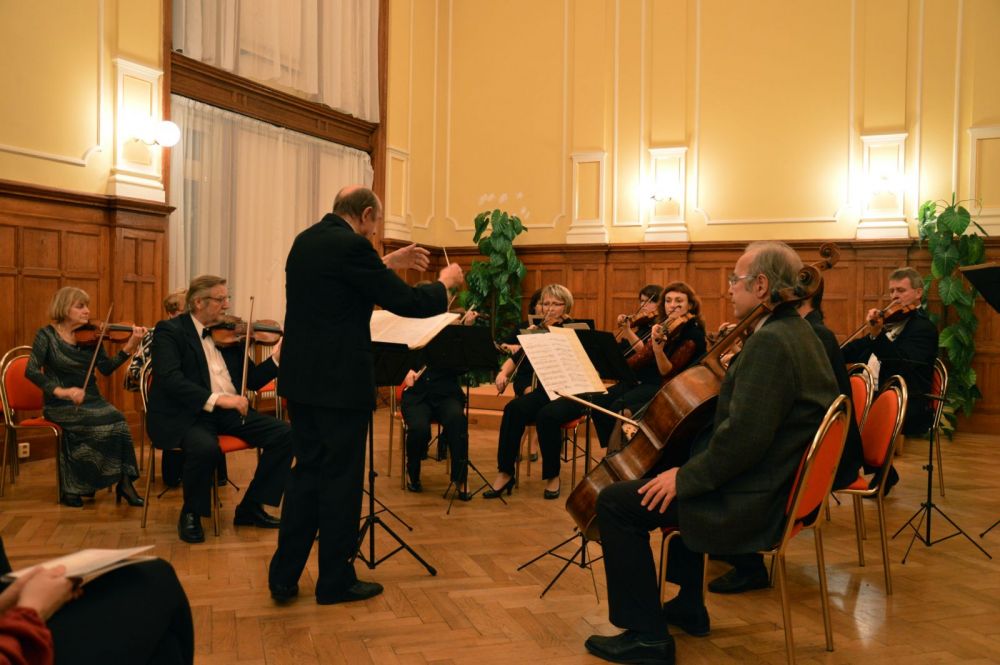 Celý Pardubický komorní orchestr