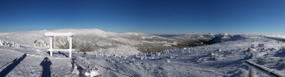 Panoráma Krkonoš ze Zlatého návrší