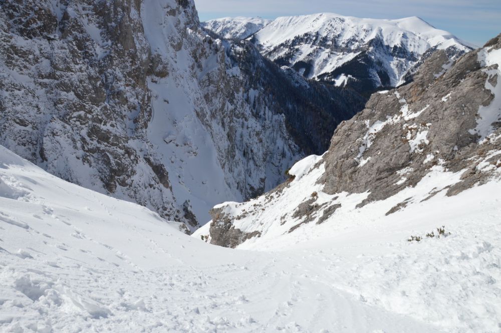 Dále dolů se jít nedá, marný pokus o přímý přechod na sousední pohoří Schneealpen