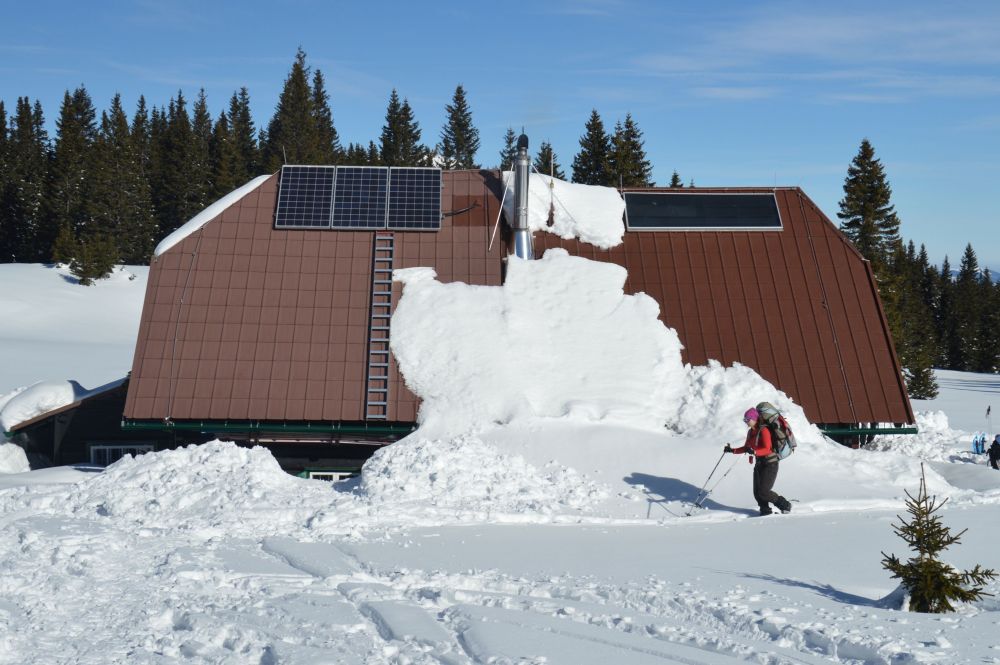 Gloggnitzer Hütte - kolektory na střeše