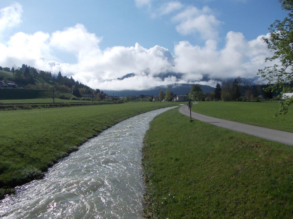 Enns už je skoro potůček (k prameni to je ovšem ještě 20 km)