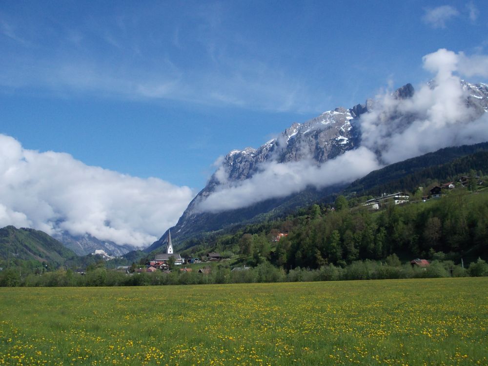 Hrad Werfen u řeky Salzach