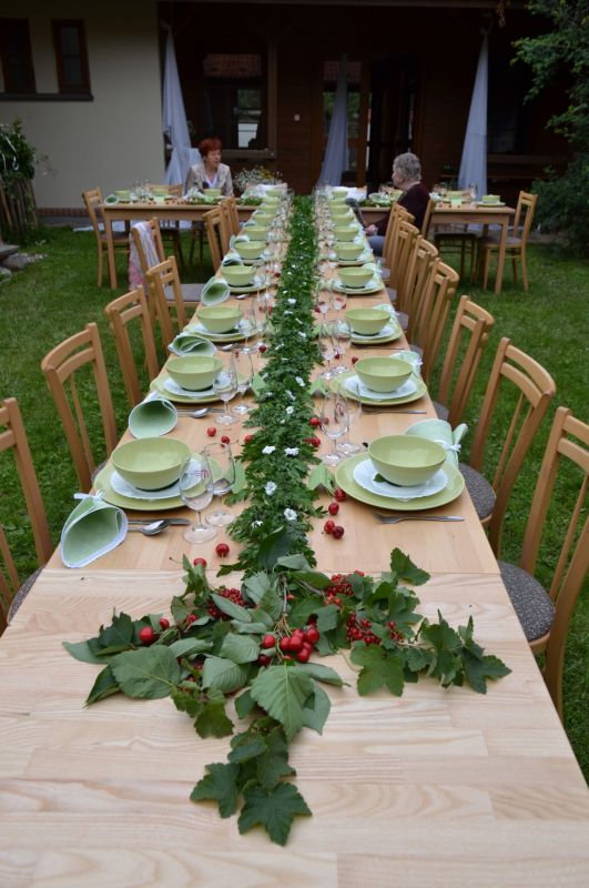 Nachystaná svatební tabule, foto: Stáňa Bártová, aranžování: Stáňa Bártová