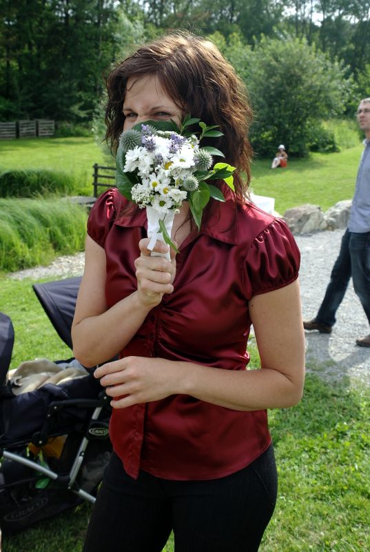 Chycení svatební kytice, úspěšná Jaruš. Foto Martin Koudy Koudelka