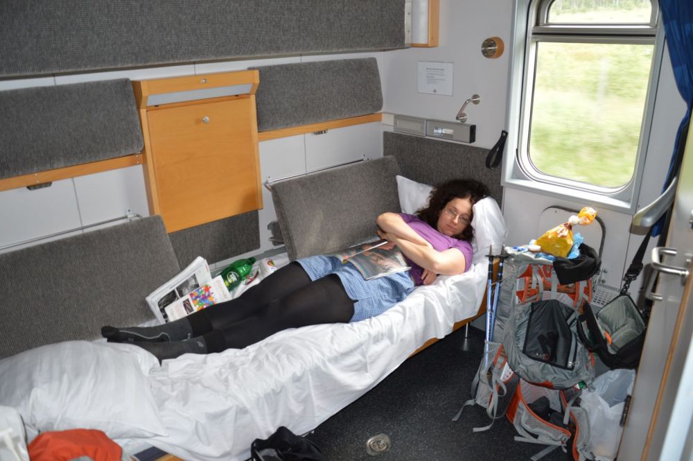 Luxusní lůžko v první třídě s vlastní sprchou a WC