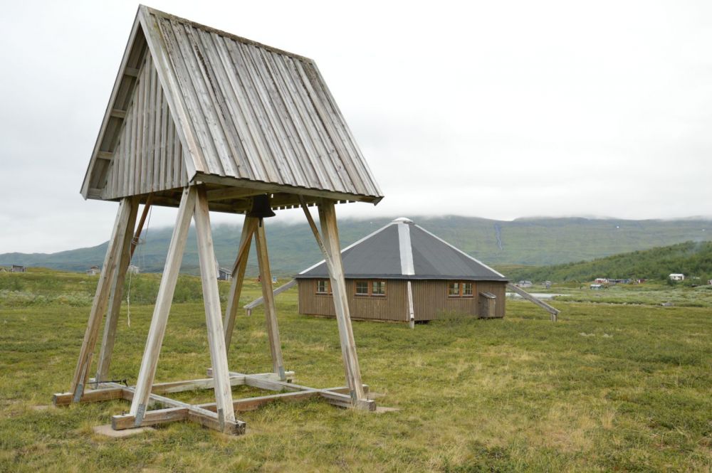 Moderní sámský kostel v Arasu