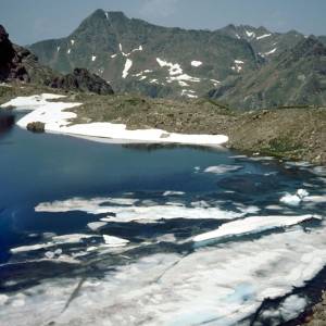 Sněhovo-ledovcové jezero