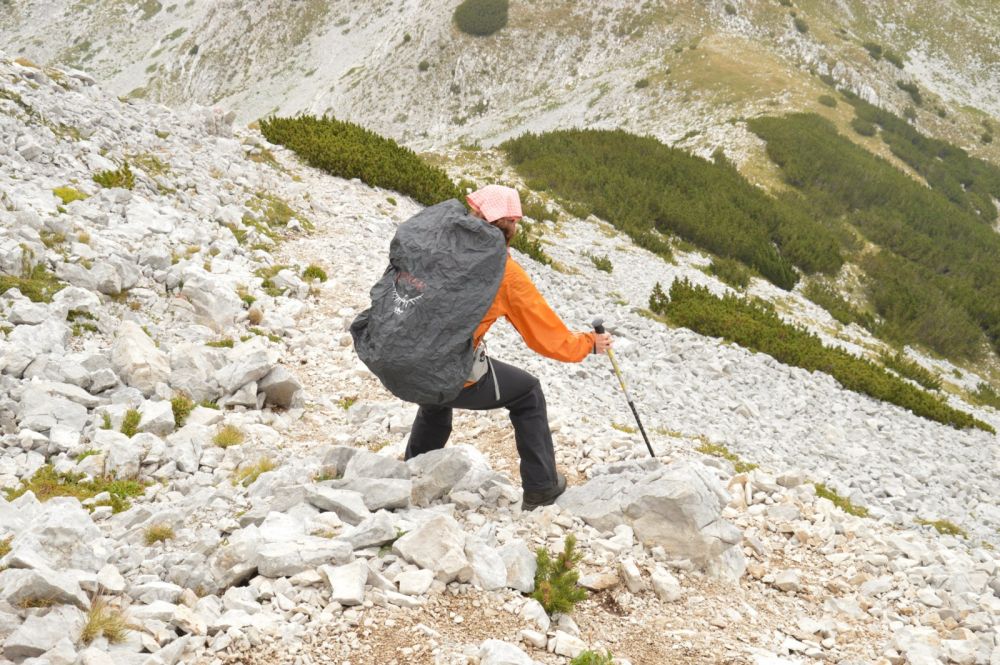 Sestup z Volujaku k Trnovačkomu jezeru