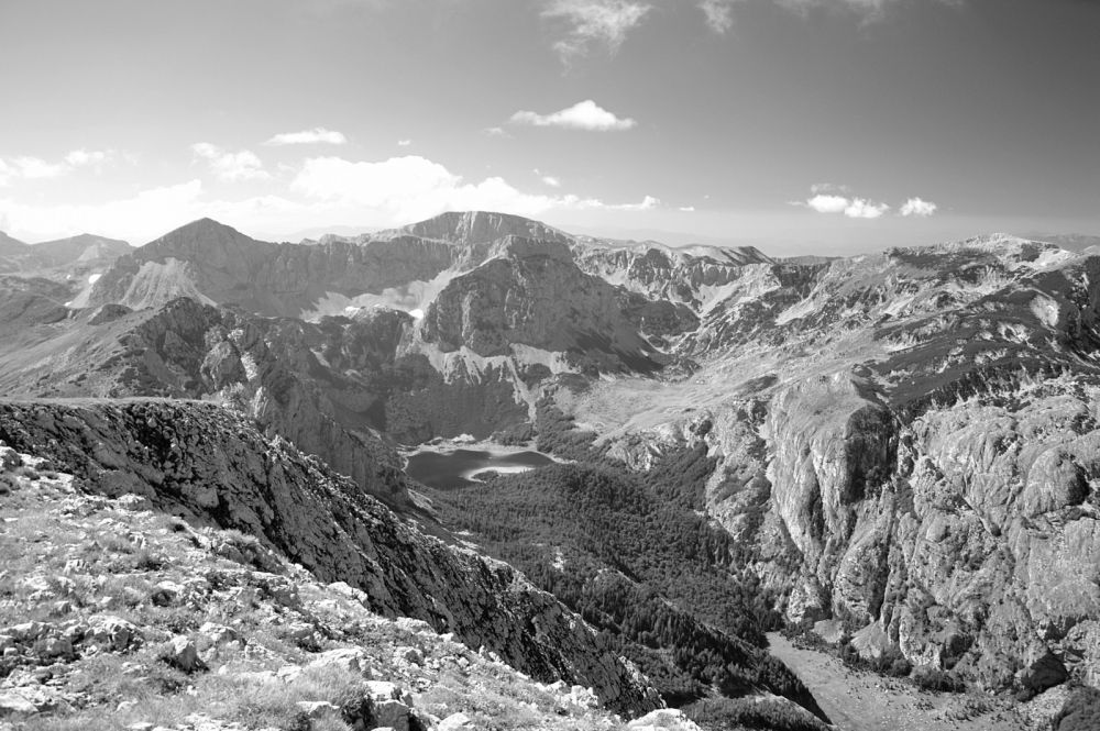 Pohoří Trnovčki Durmitor a Trnovačko jezero z Crnohorského Magliće