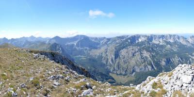 Popis: Volujak a Trnovačko jezero z Crnogorkého Magliće (2388 m)