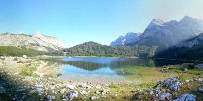 Popis: Trnovačko jezero v ranním slunci