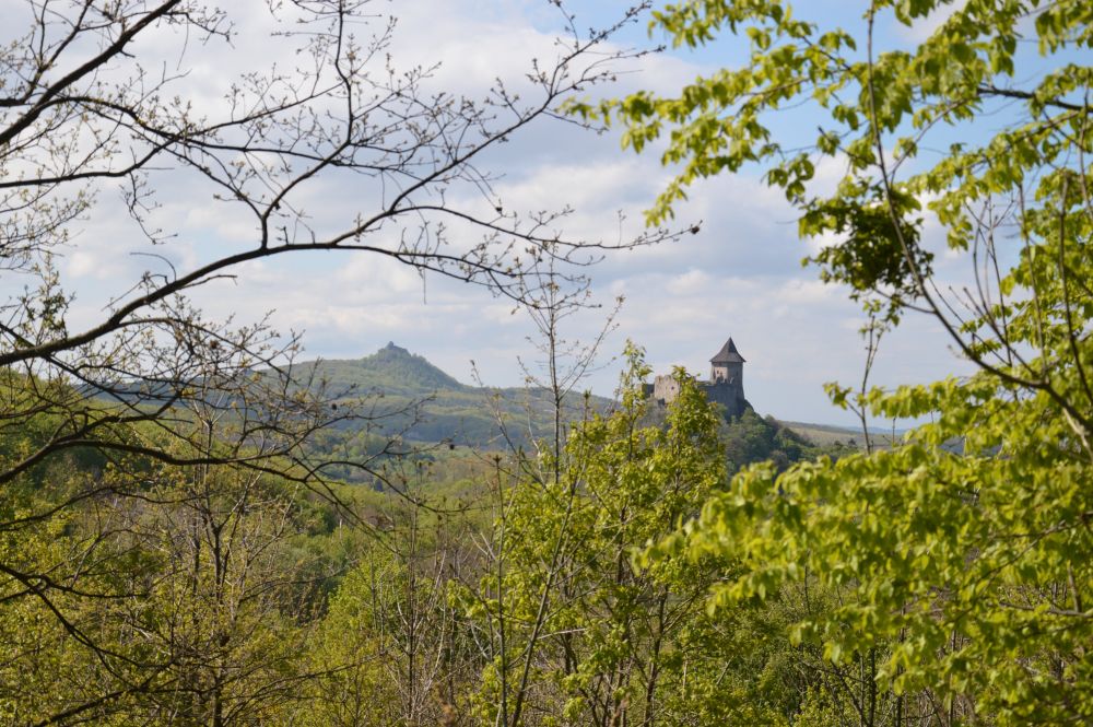 Hrady Šomoška, vzadu hrad Salgo