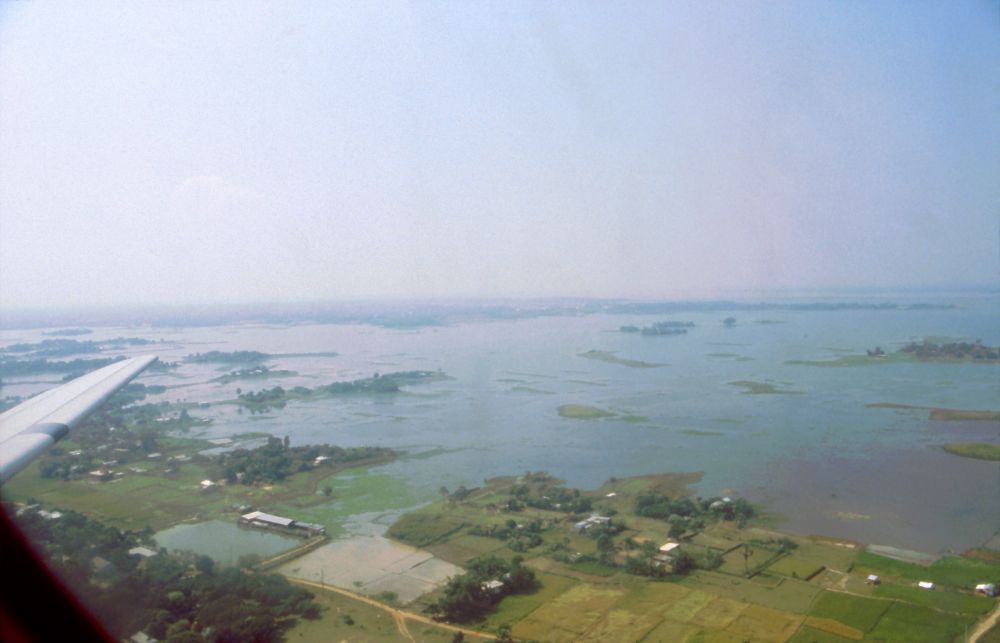 Bangladéš - letecký pohled na rozsáhlé záplavy