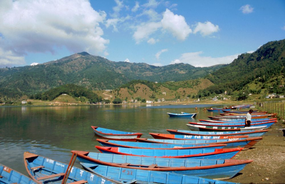 Pokhara, na břehu jezera Phewa Tal