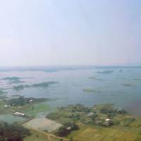 Popis: Bangladéš - letecký pohled na rozsáhlé záplavy