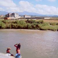 Popis: Káthmándú, Pašupatináth, praní v řece Bagmati