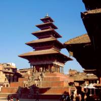 Popis: Bhaktapur (jedno z měst káthmánského údolí), centrální stupa