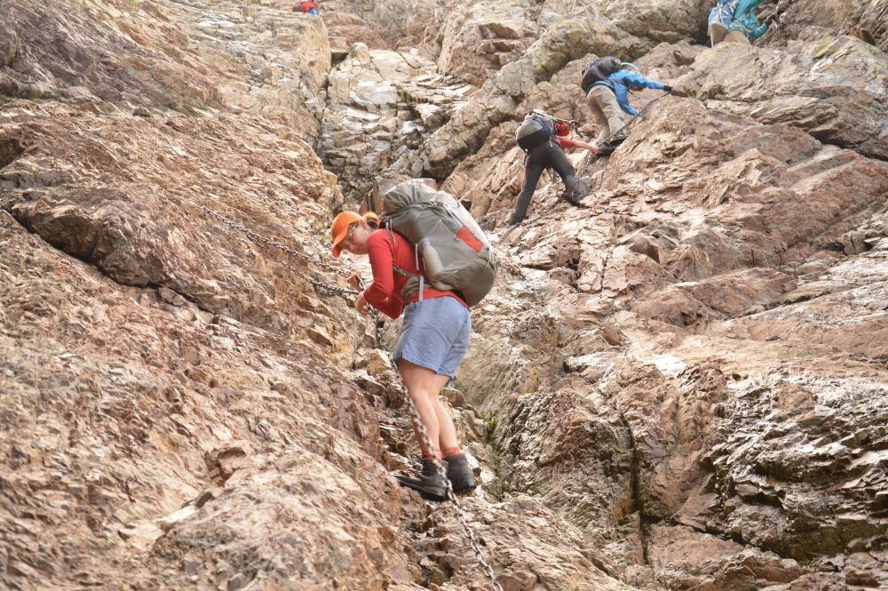 V tzv. Cirque de Solitude, prý nejtěžší místo treku, je tu  však řada řetězů a dokonce i jeden žebříček