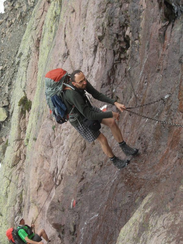 V tzv. Cirque de Solitude, prý nejtěžší místo treku, je tu  však řada řetězů a dokonce i jeden žebříček