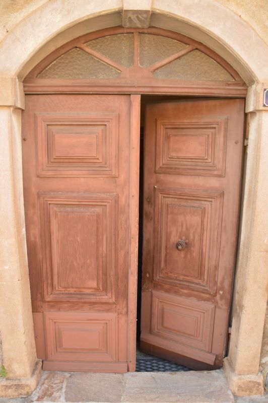 Bastia, dveře