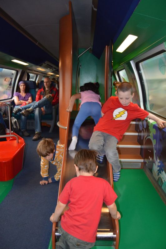 Ve vlaku Curych - Ženeva, dětský oddíl v horním patře