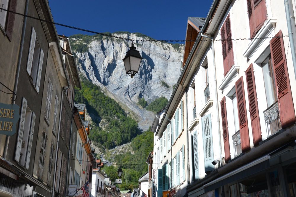 Bourg-d'Oisans: město pod horami